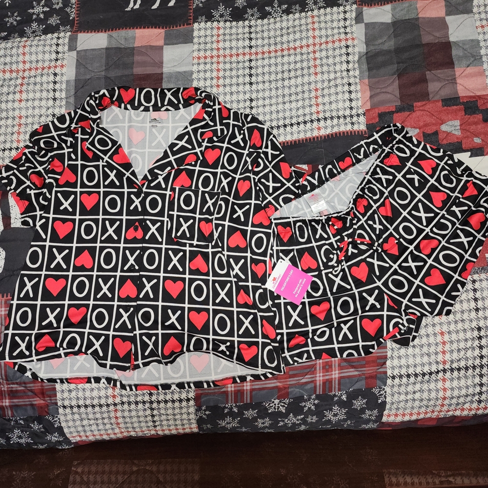 NWT Heart and XO Pattern Womans Pajamas